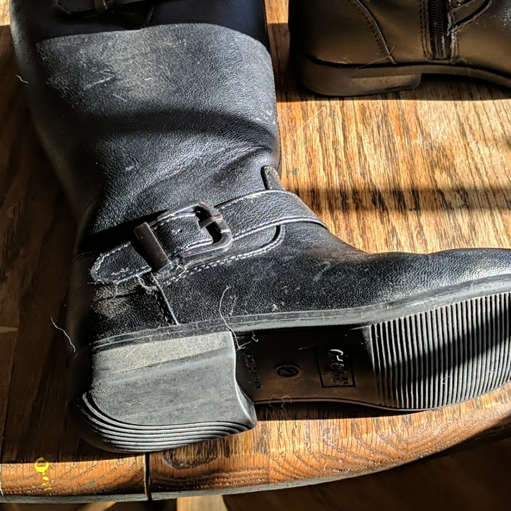 Black Boots - Picture 3 of 3